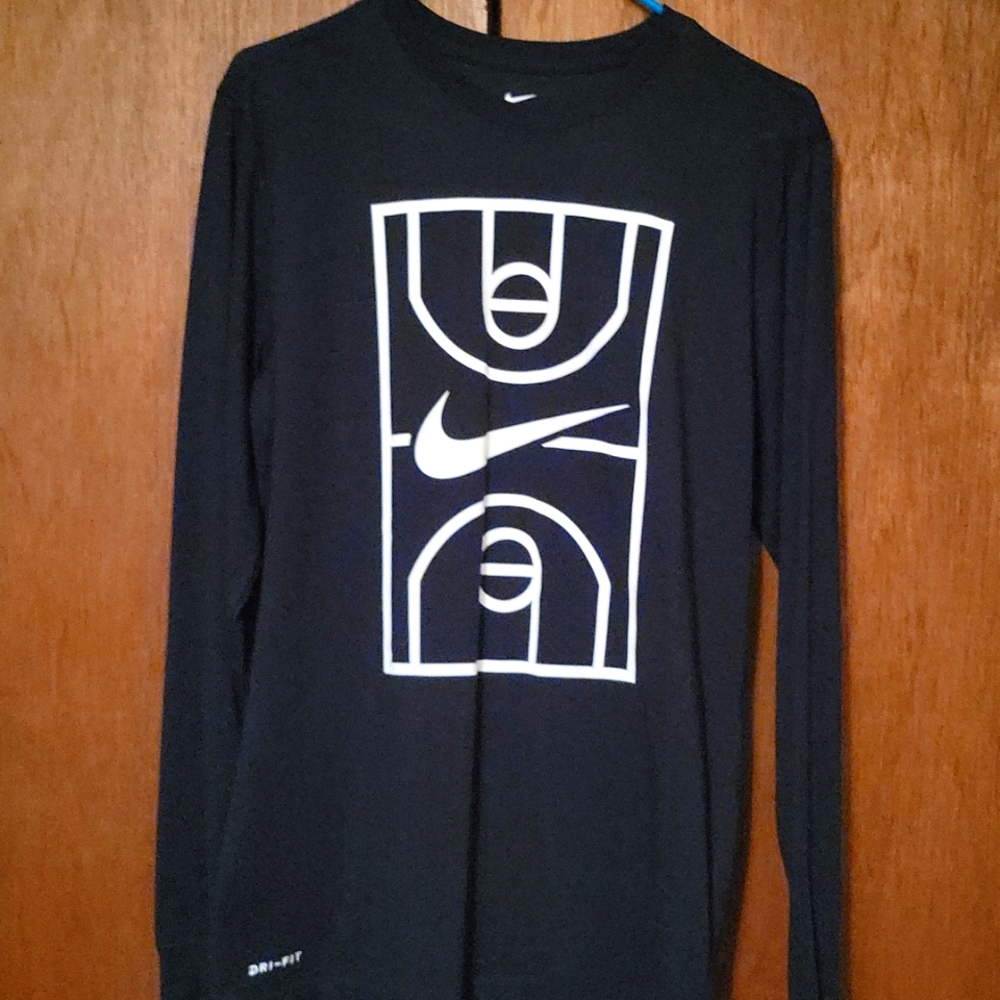 Mens medium Nike long sleeve shirt.